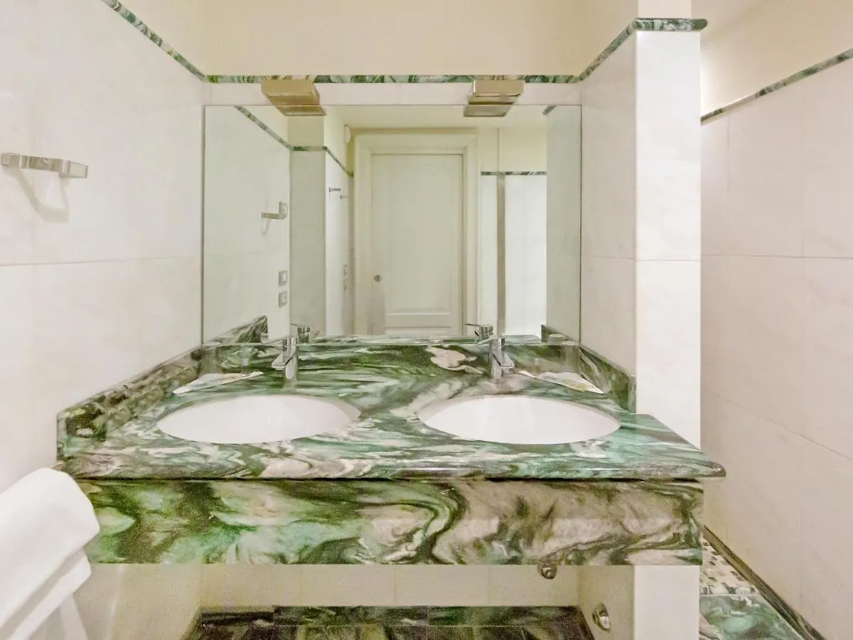 City Centre Rooms And Apartments Verona 2*,