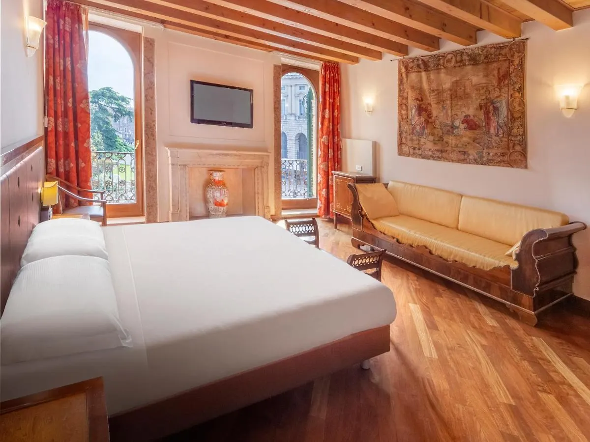City Centre Rooms And Apartments Verona 2*,  Italy