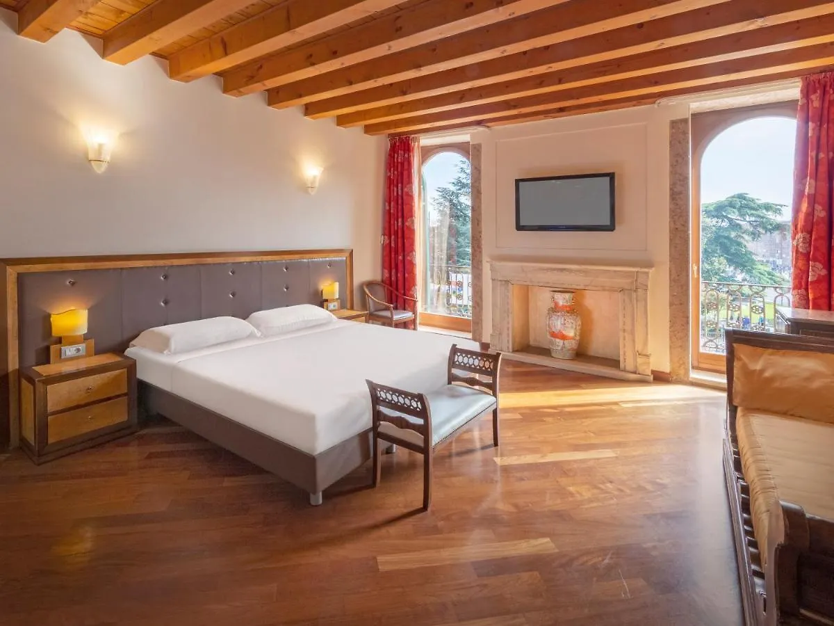 City Centre Rooms And Apartments Verona 2*,  Italy