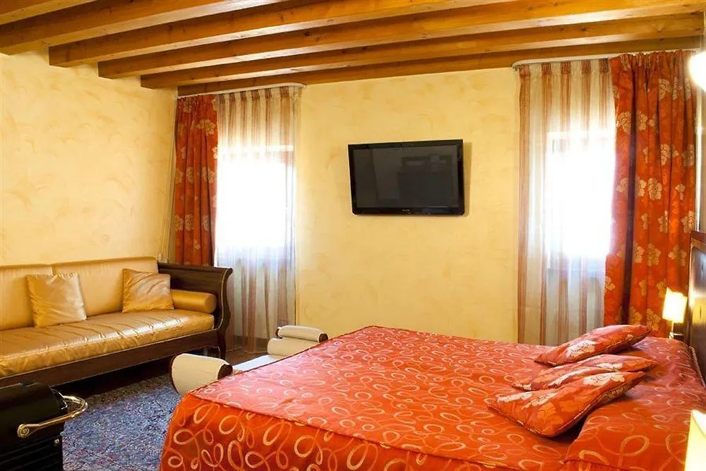 City Centre Rooms And Apartments Verona