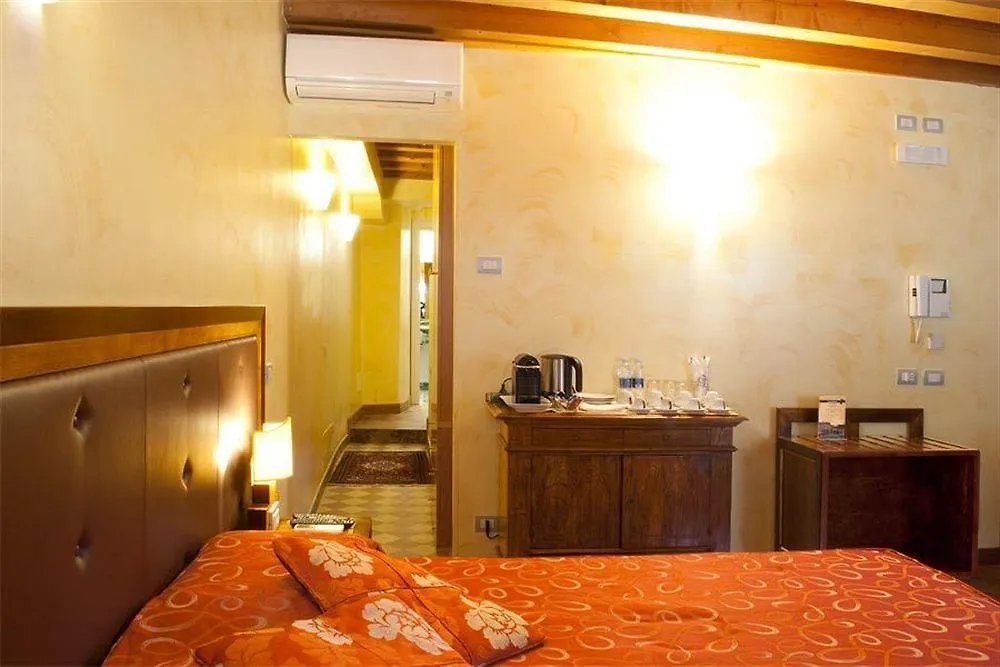 City Centre Rooms And Apartments Verona 2*,  Italy