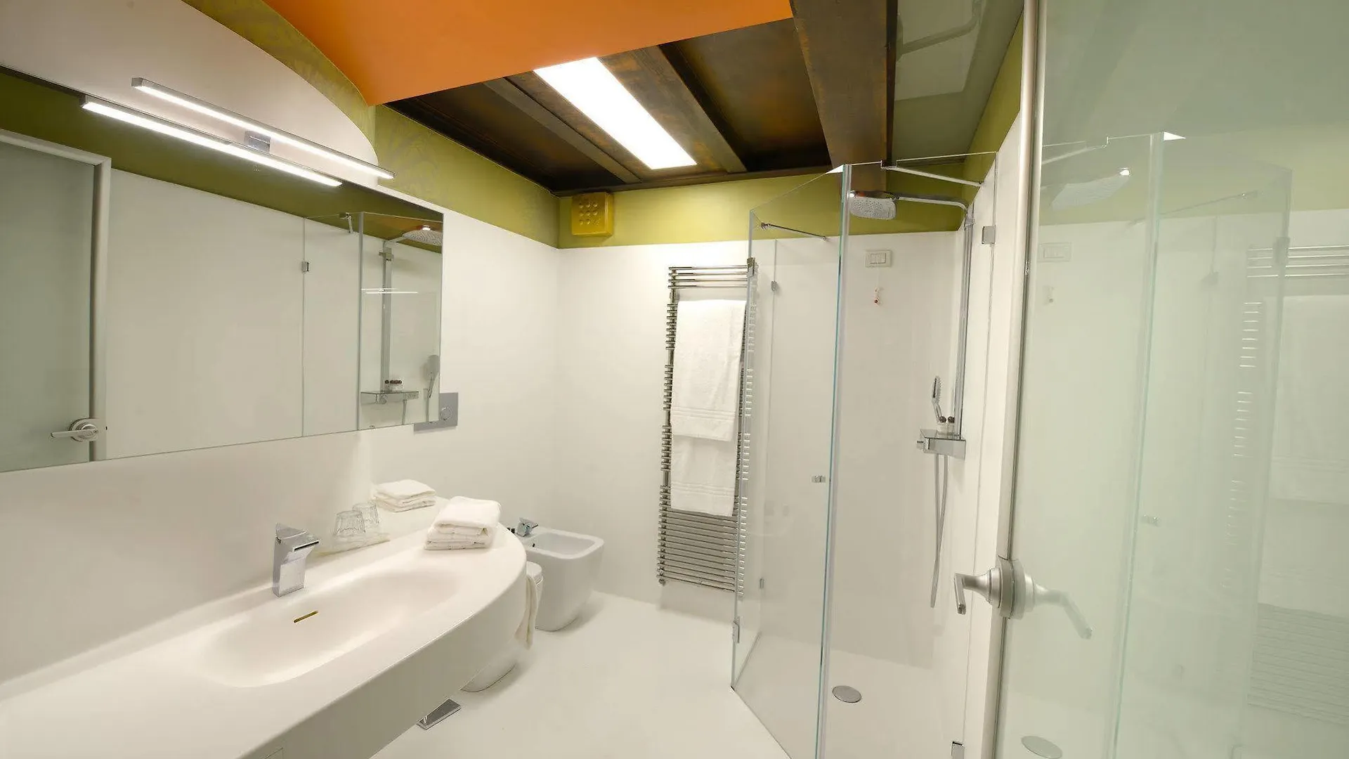 City Centre Rooms And Apartments Verona 2*,