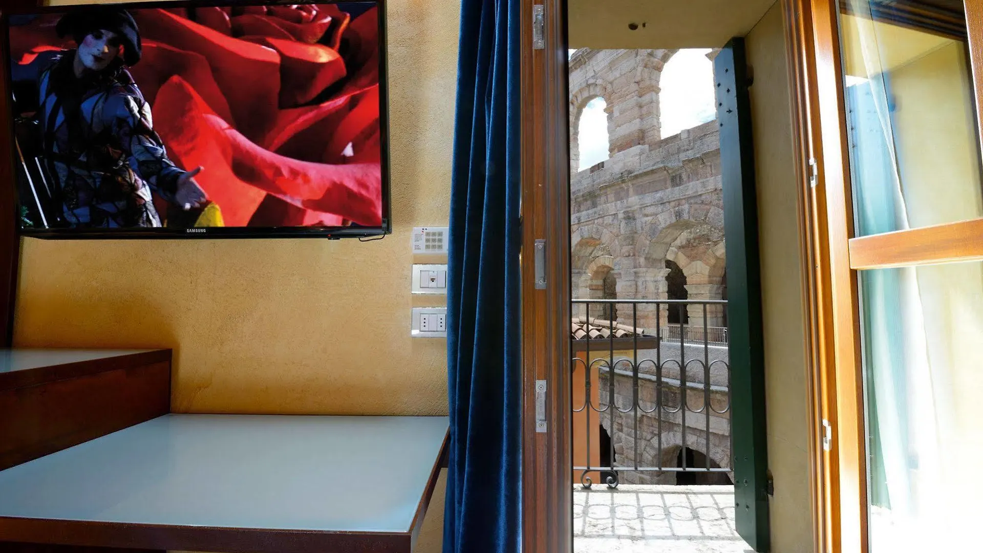 City Centre Rooms And Apartments Verona 2*,